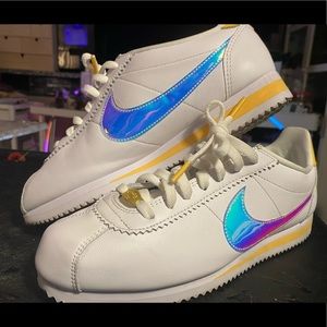 Nike Classic Cortez WMNS Size 8.5 White Topaz Gold HOLO Iridescent